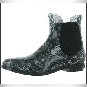 SEVEN7 DOVER BOOTIE ANIMAL PRINT WATERPROOF ANKLE BOOTS (NWT)
